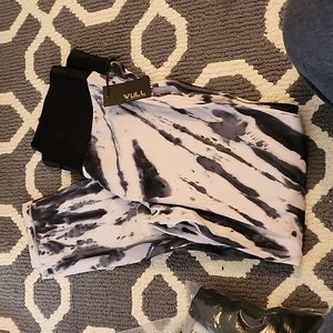 Vull leggings size L nwt
